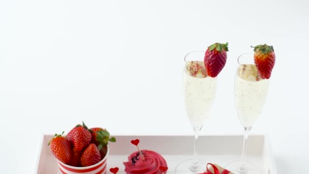 Dolci rossi e champagne a San Valentino — Video Stock