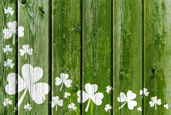 Shamrock patroon op oude groene houten planken — Stockfoto