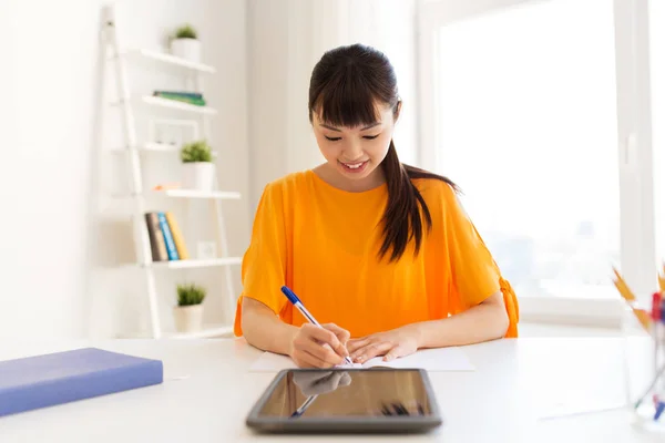 Asian student girl with tablet pc learning at home — Stock Photo, Image