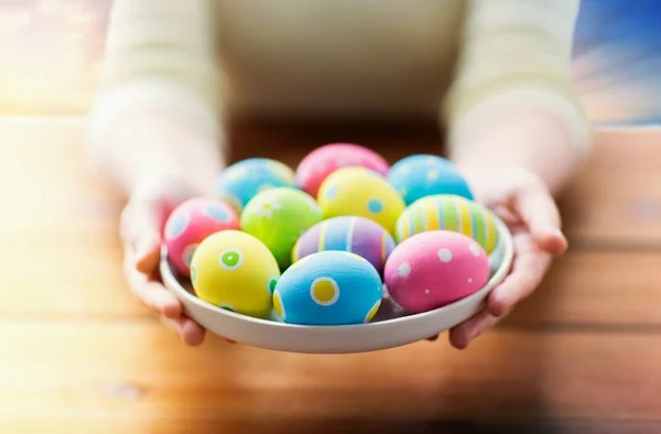 Close up of woman hands with colored easter eggs — Stock Photo, Image