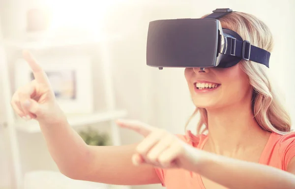 Vrouw in virtual reality headset of 3D bril — Stockfoto