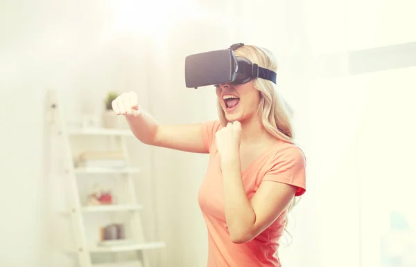 Vrouw in virtual reality headset of 3D bril — Stockfoto