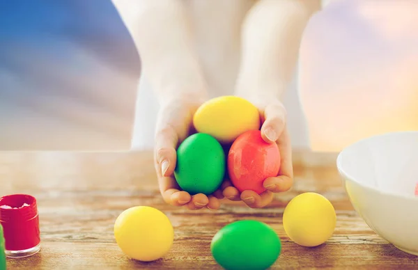 Close up of girl holding colored easter eggs — Stock Photo, Image