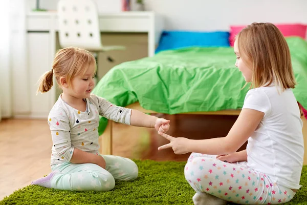 Girls playing rock-paper-scissors game at home — Stock Photo, Image