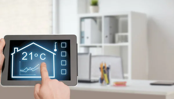 Tablet pc z inteligentnego domu ustawienia na ekranie — Zdjęcie stockowe