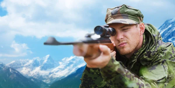 Soldier or hunter with gun aiming or shooting — Stock Photo, Image