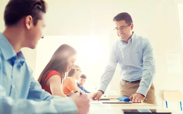 Group of students and teacher at school classroom — Stock Photo, Image