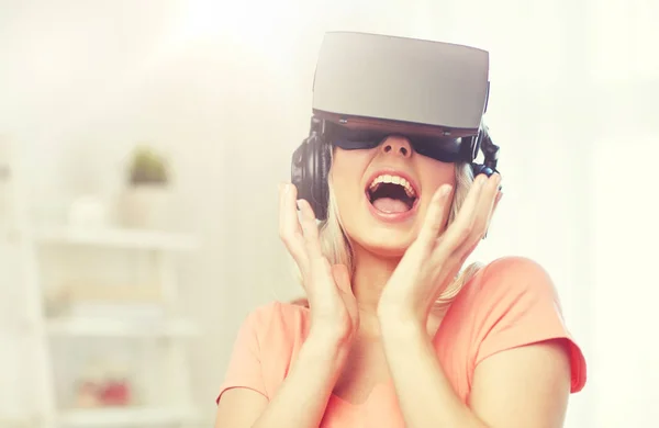 Vrouw in virtual reality headset of 3D bril — Stockfoto