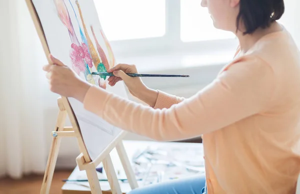 Artist with brush painting still life at studio — Stock Photo, Image