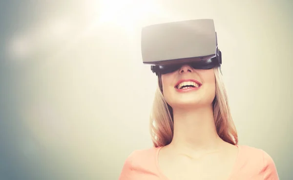 Vrouw in virtual reality headset of 3D bril — Stockfoto