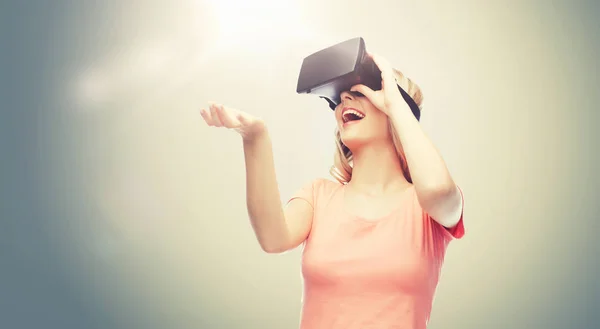 Vrouw in virtual reality headset of 3D bril — Stockfoto