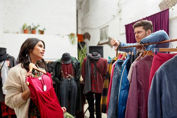 Couple choosing clothes at vintage clothing store — Stock Photo, Image