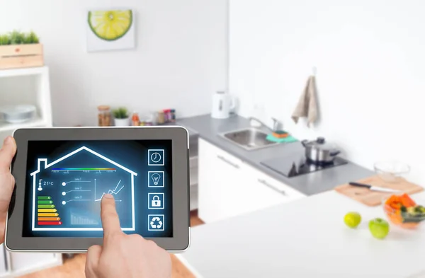 Tablet PC ekran akıllı ev ayarları ile — Stok fotoğraf