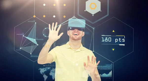 Glücklicher Mann in Virtual-Reality-Headset oder 3D-Brille — Stockfoto
