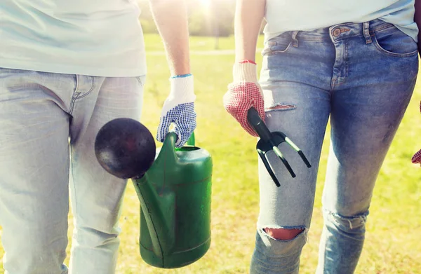 Volunteers with watering can and weeding rake — Stock Photo, Image