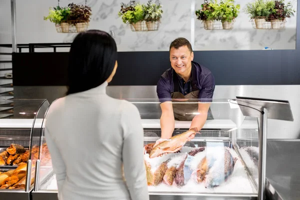 6 289 Fishmonger Stock Photos Free Royalty Free Fishmonger Images Depositphotos
