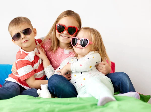 Happy little kids in sunglasses at home — Stock Photo, Image