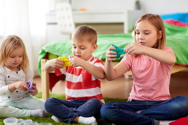 Kids with modelling clay or slimes at home — Stock Photo, Image