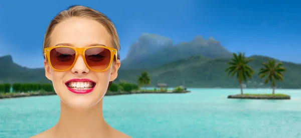 Woman in sunglasses over bora bora beach — Stock Photo, Image