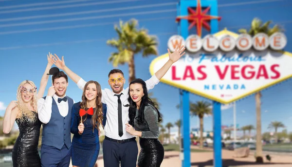 Happy friends with party props posing at las vegas — Stok Foto