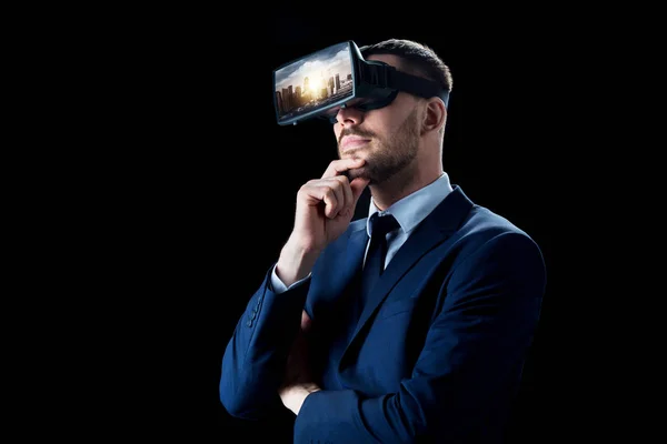 Zakenman in virtual reality bril of hoofdtelefoon — Stockfoto