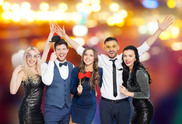Happy friends with party props posing — Stock Photo, Image
