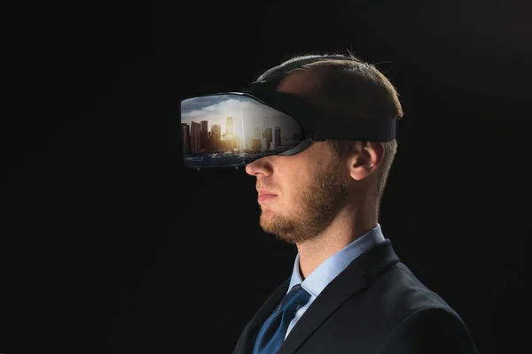 Zakenman in virtual reality bril of hoofdtelefoon — Stockfoto