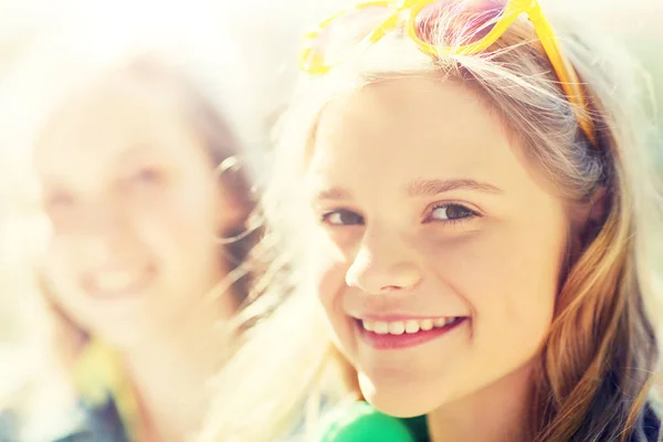 Adolescente feliz rosto menina — Fotografia de Stock