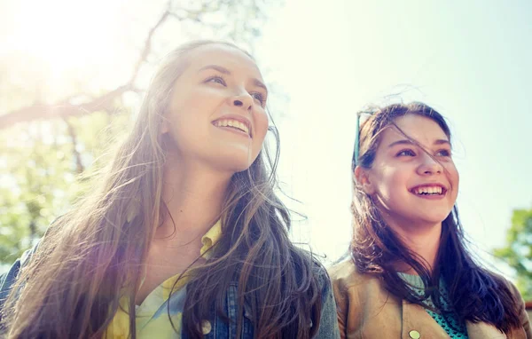 Happy teenage student girls or friends outdoors — Stock Photo, Image