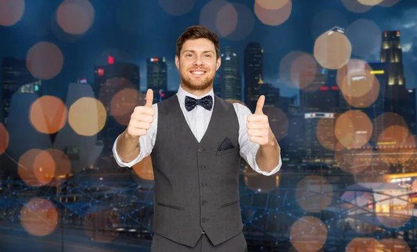 Happy man  showing thumbs up over singapore city — Stock Photo, Image