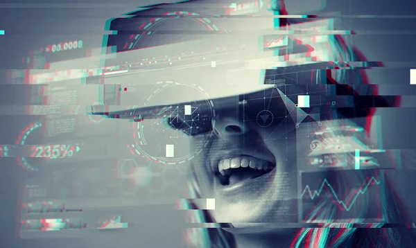 仮想現実のヘッドセットで女性のクローズ アップ — ストック写真
