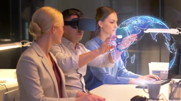 Business team working with virtual reality headset — Stock Video