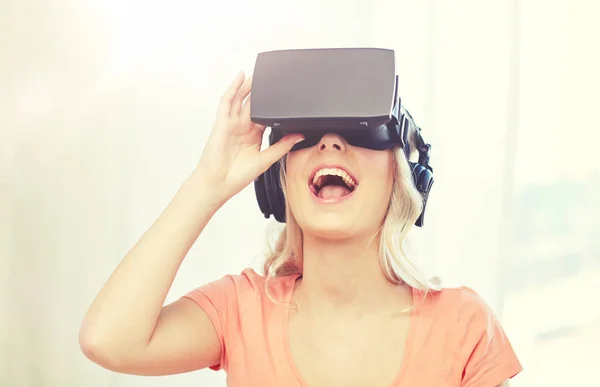 Vrouw in virtual reality headset of 3D bril — Stockfoto