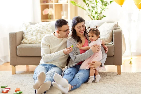 Baby girl with parents at home — Stock Photo, Image