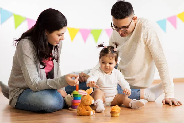 Family Holidays People Concept Happy Mother Father Little Daughter Playing — Stock Photo, Image