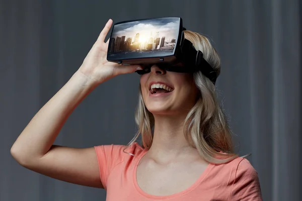 Vrouw in virtual reality headset of 3D bril — Stockfoto