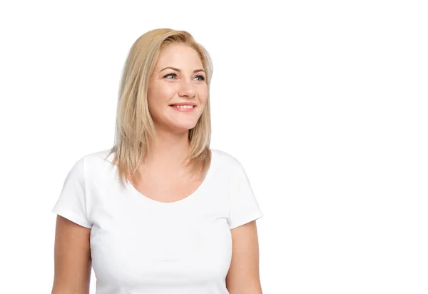 Ευτυχισμένη γυναίκα στο λευκό t-shirt — Φωτογραφία Αρχείου