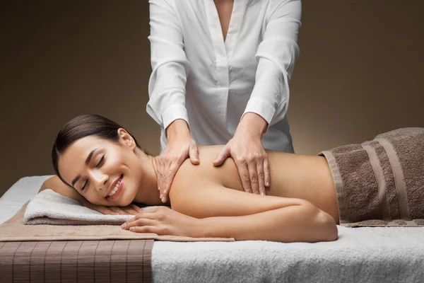 Woman lying and having back massage at spa — Stock Photo, Image