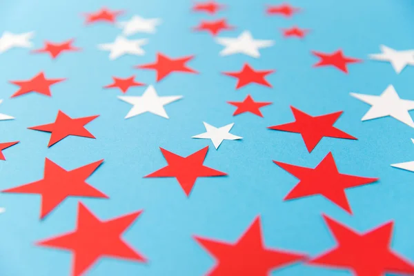 Estrela em forma de confete decoração no fundo azul — Fotografia de Stock