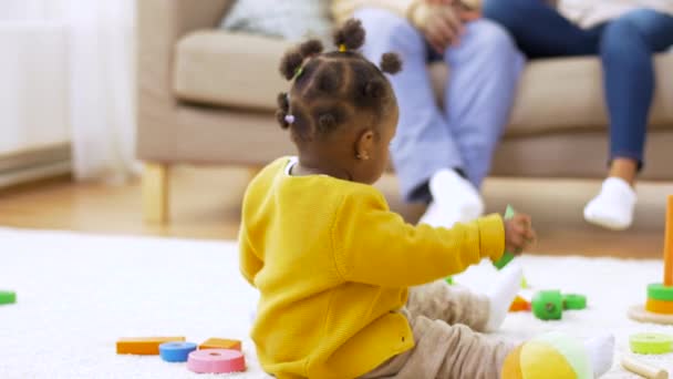 African baby girl playing with toy blocks at home — Stock Video