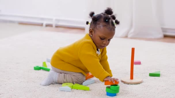 African baby girl playing with toy blocks at home — Stock Video