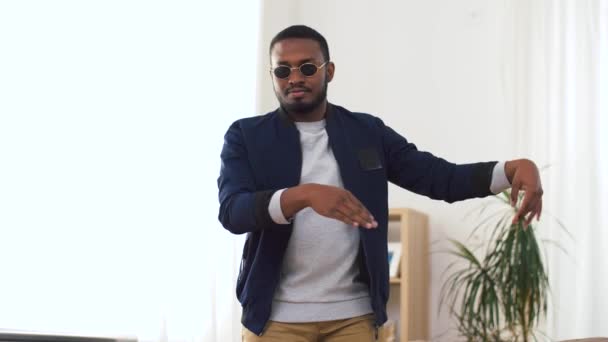 Young african american man dancing at home — Stock Video