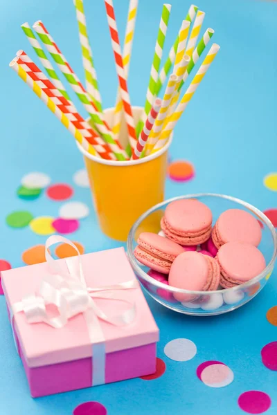 Birthday gift, macarons and paper straws for party — Stok fotoğraf
