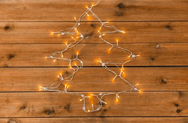 Гирлянда в форме рождественской ёлки — стоковое фото
