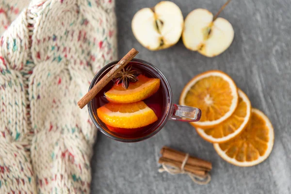 Glass of hot mulled wine with orange and cinnamon — Stock Photo, Image
