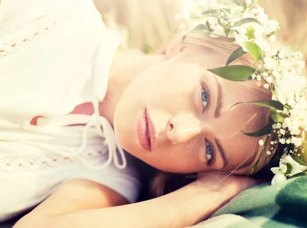 Happy woman in wreath of flowers on cereal field — Stock Photo, Image