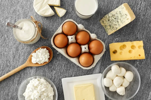 Milk, yogurt, eggs, cottage cheese and butter — Stock Photo, Image