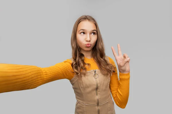 Funny teenage girl taking selfie and making faces — Stock Photo, Image