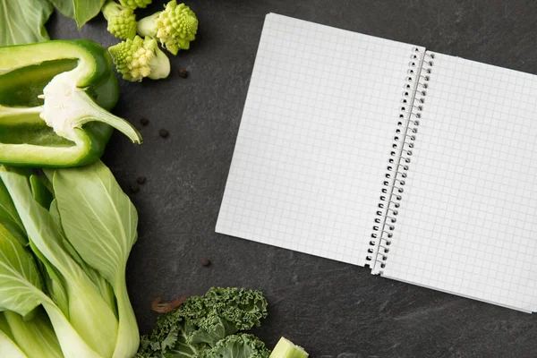 Green vegetables and diary with empty pages — Stock Photo, Image