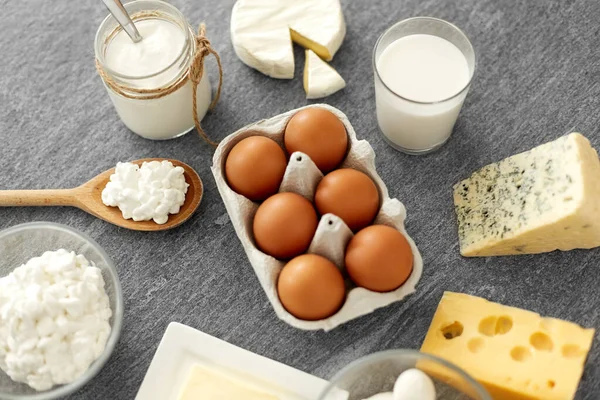 Milk, yogurt, eggs, cottage cheese and butter — Stock Photo, Image